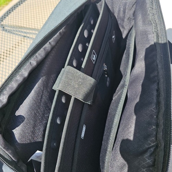 Samsonite Travel Laptop Bag with Tons of Pockets and Luggage Strap - Picture 9 of 13